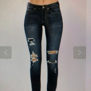 Distressed kancan jeans 😍